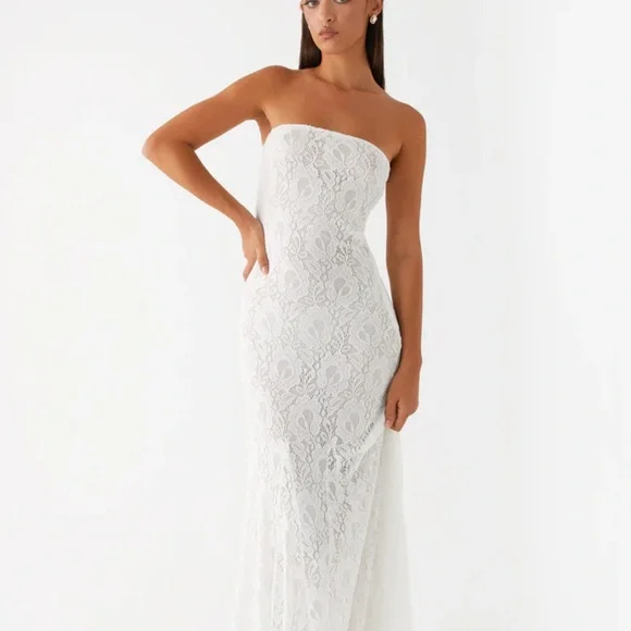 long sleeve lace wedding dress with veil Layered Tulle Ball Gown Lace V-neck Long Sleeves Wedding Dresses, MW985 main image 1